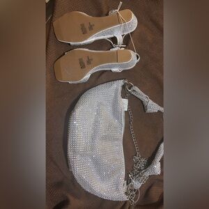 Hi! Everyone. I am selling these two beautiful set.